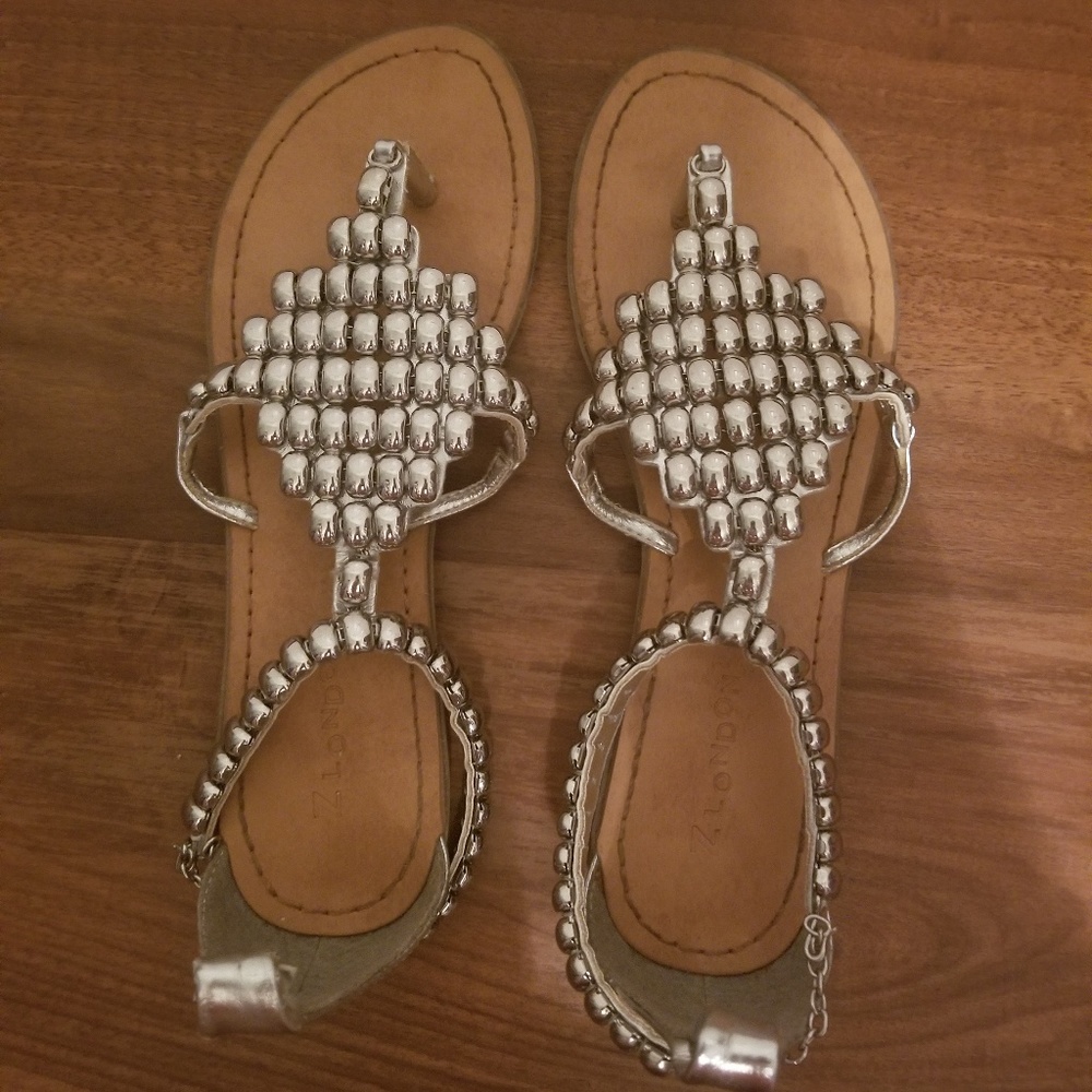 Silver chain, flat sandals